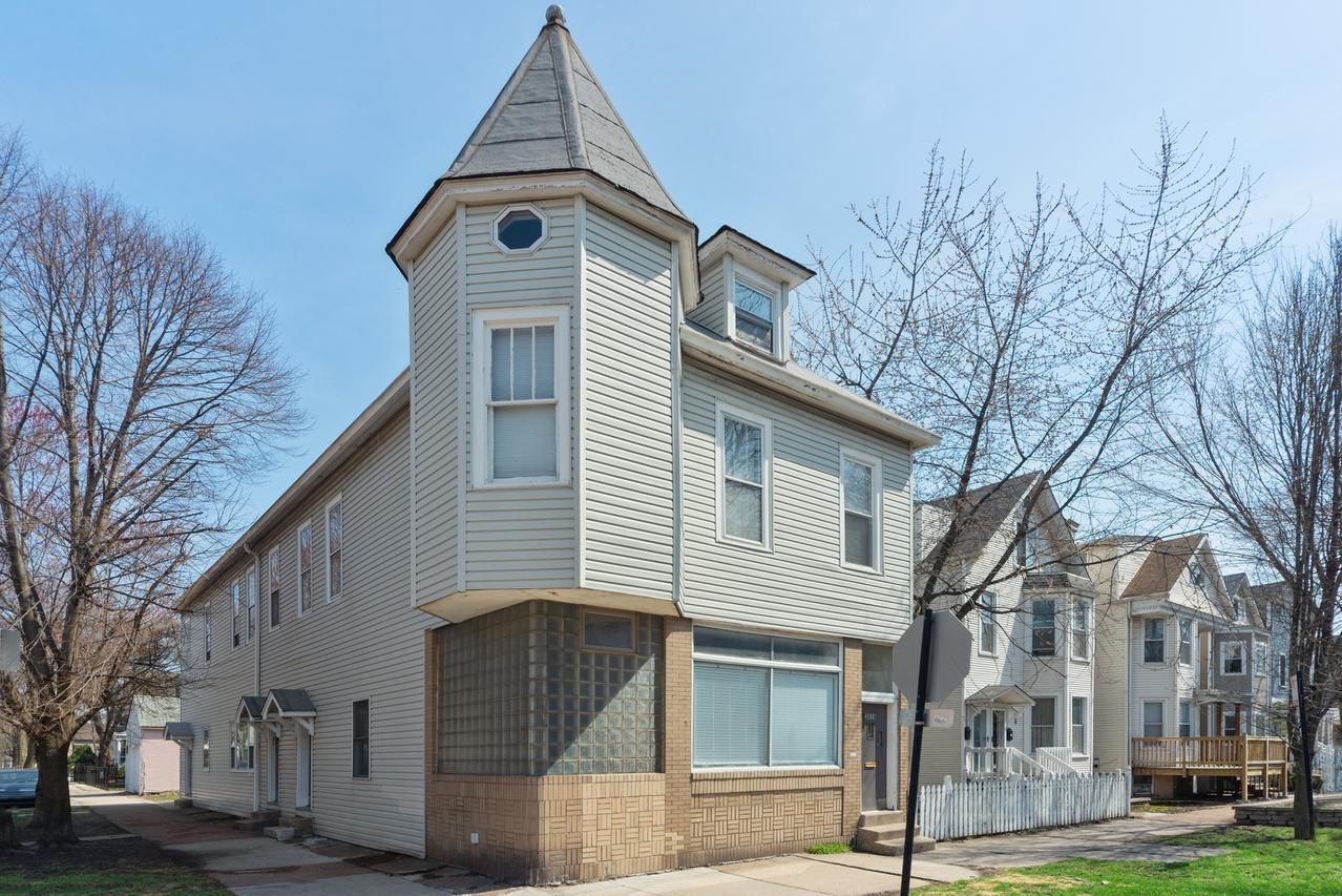 3059 N Leavitt St., Chicago, IL 60618