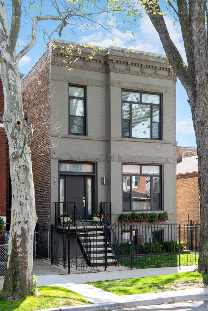 821 N Francisco Ave., Chicago, IL 60622