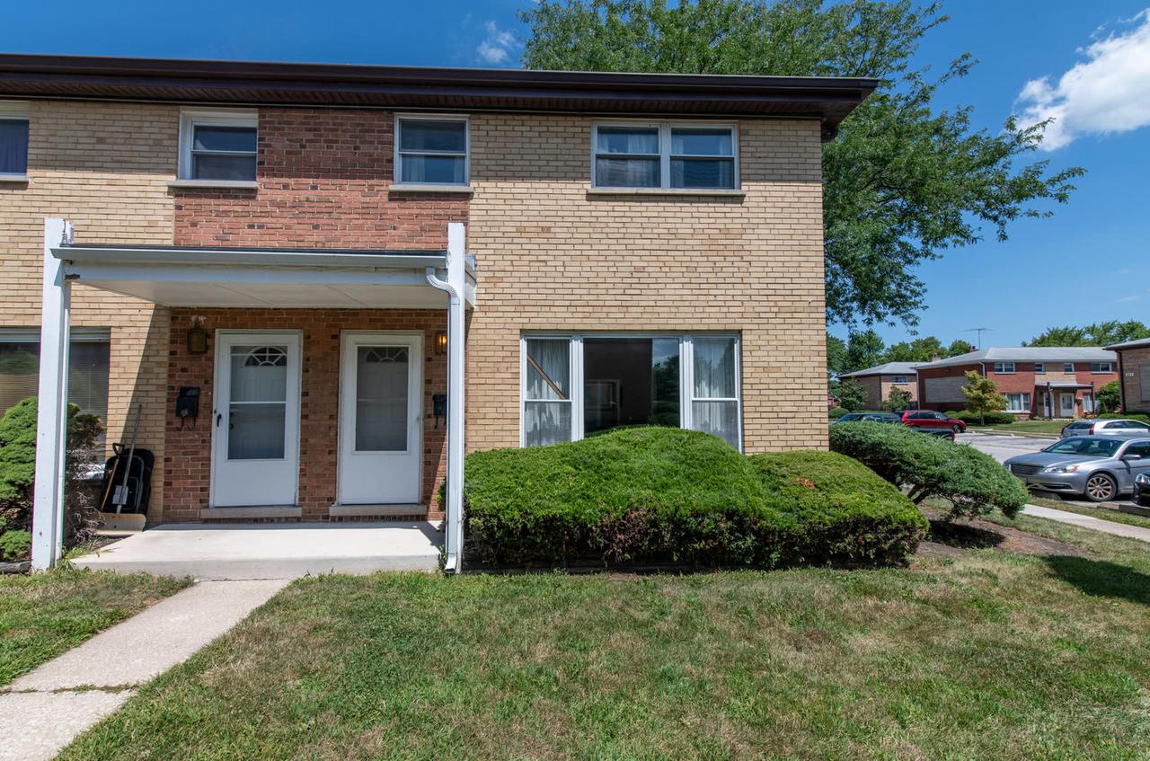 220 Linn Ct. #A, North Aurora, IL 60542