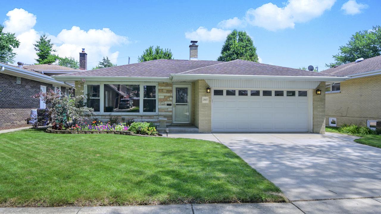 2807 Buckingham Ave., Westchester, IL 60154
