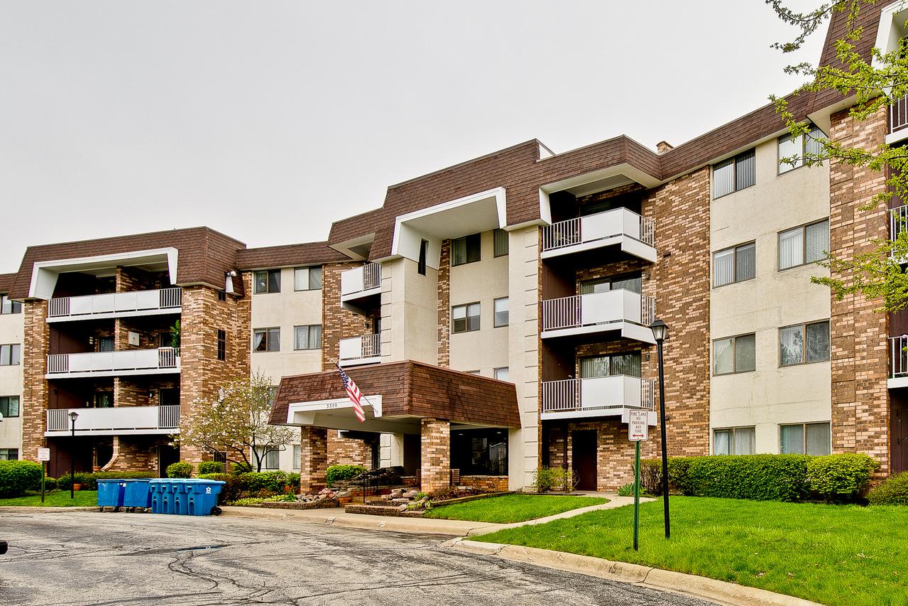 3300 N Carriageway Dr. #217, Arlington Heights, IL 60004
