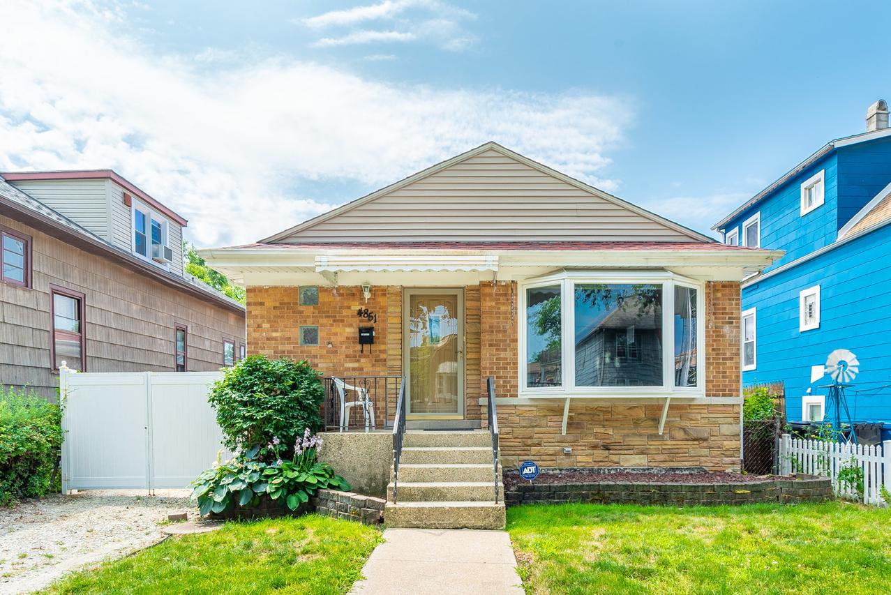 4851 W Eddy St., Chicago, IL 60641