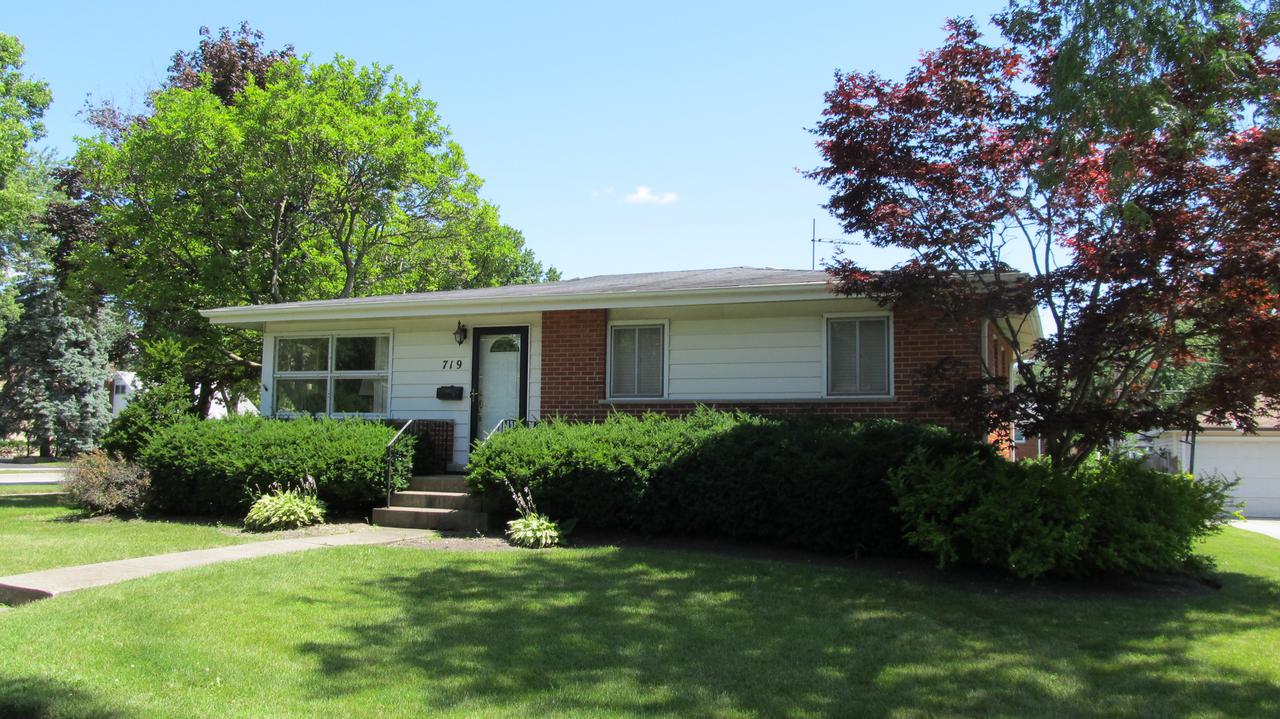 719 N Prospect Manor Ave., Mount Prospect, IL 60056