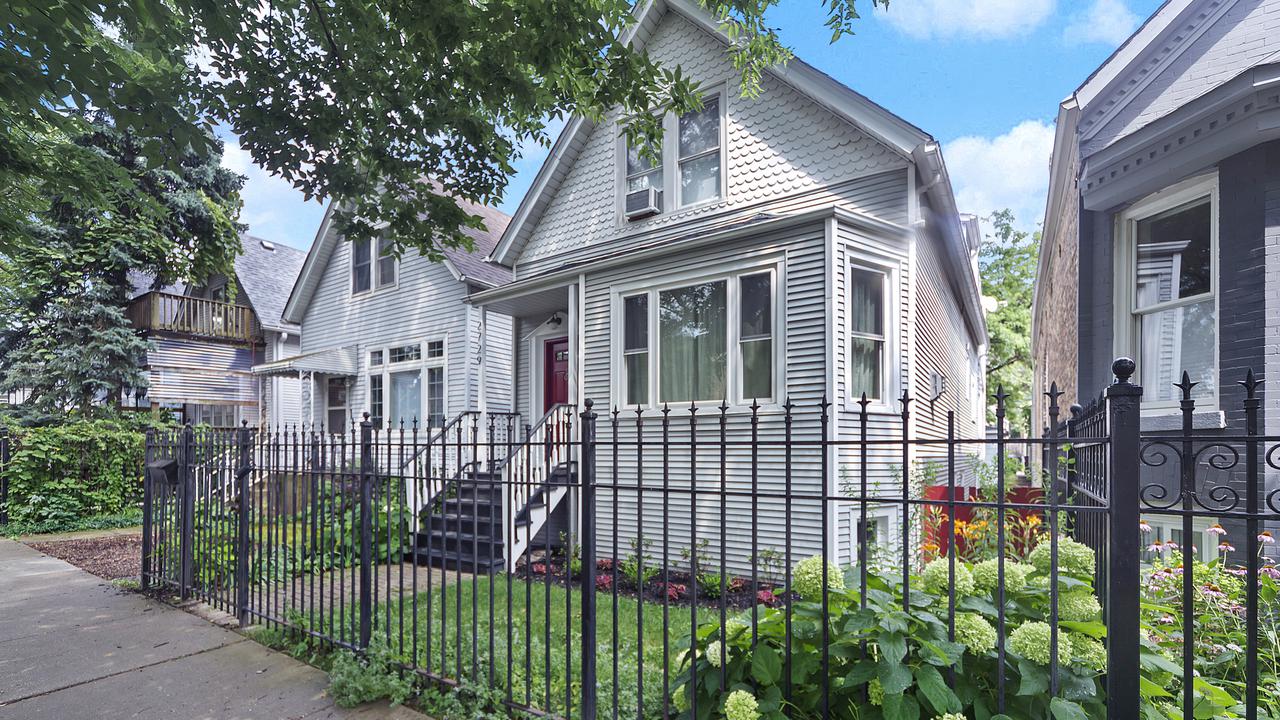 2729 N Albany Ave., Chicago, IL 60647