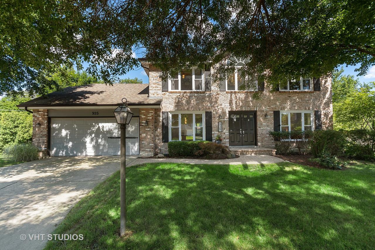 925 Greensboro Ct., Naperville, IL 60540
