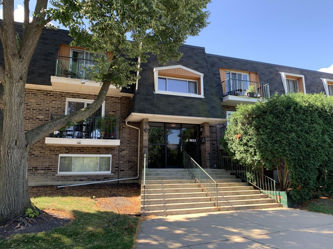 3855 N Parkway Dr. #2D, Northbrook, IL 60062