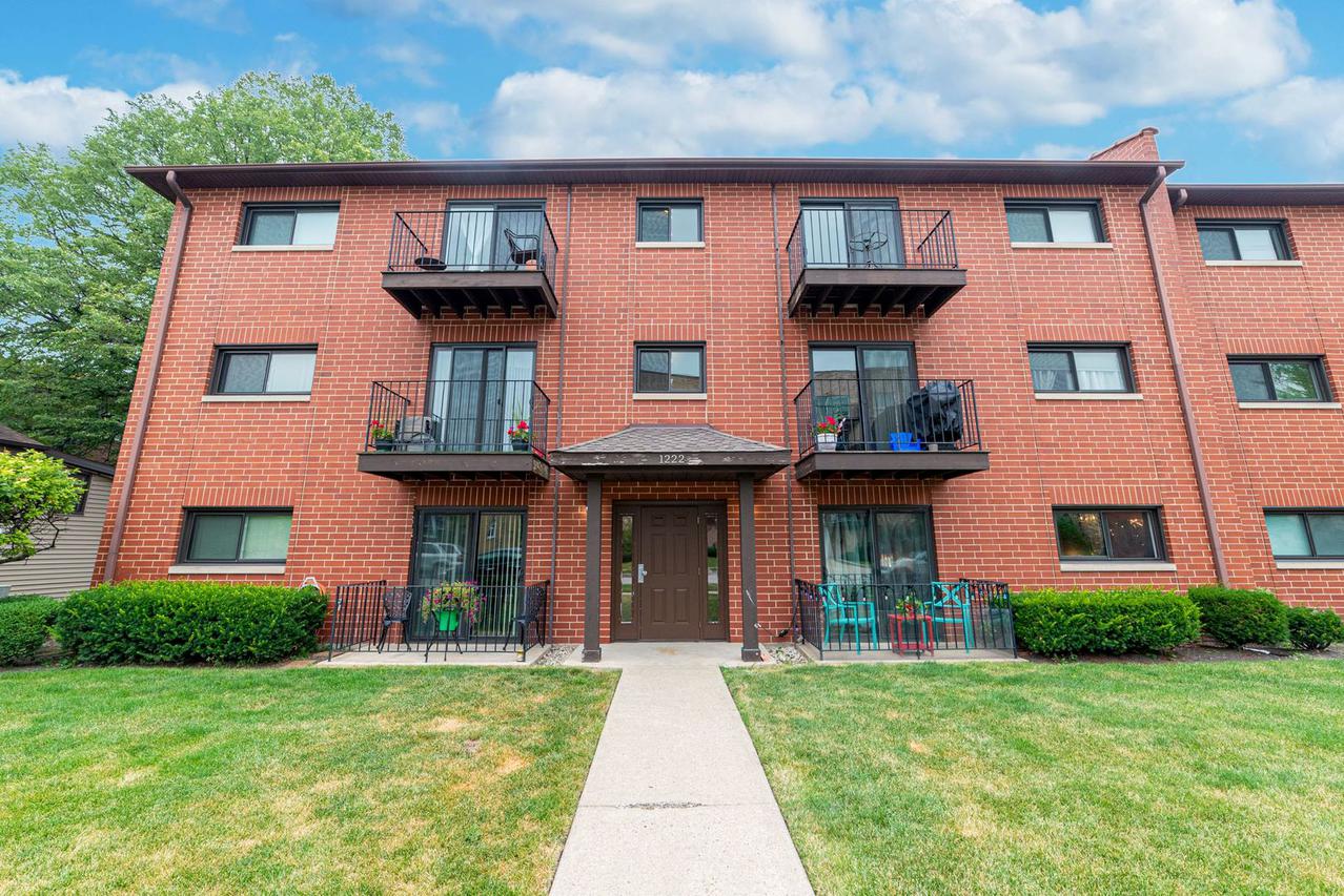 1222 Brown St. #1E, Des Plaines, IL 60016
