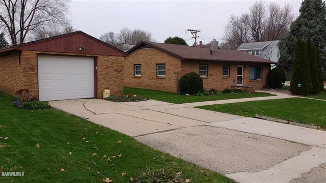 339 E Pershing St., Freeport, IL 61032