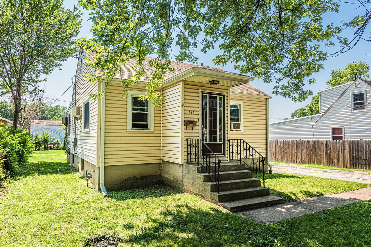 121 Victoria Dr., Northlake, IL 60164