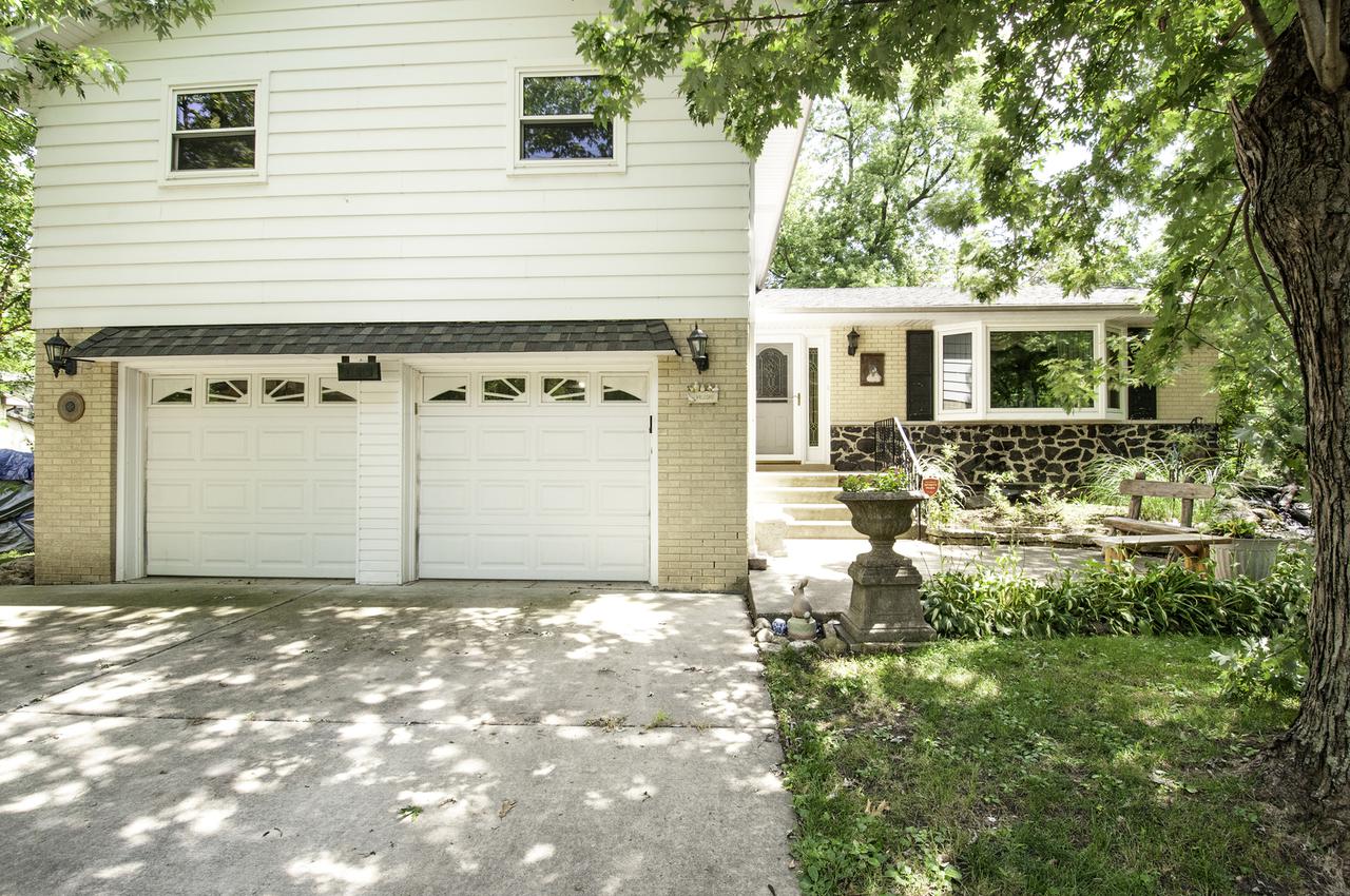 10107 S 90th Ave., Palos Hills, IL 60465