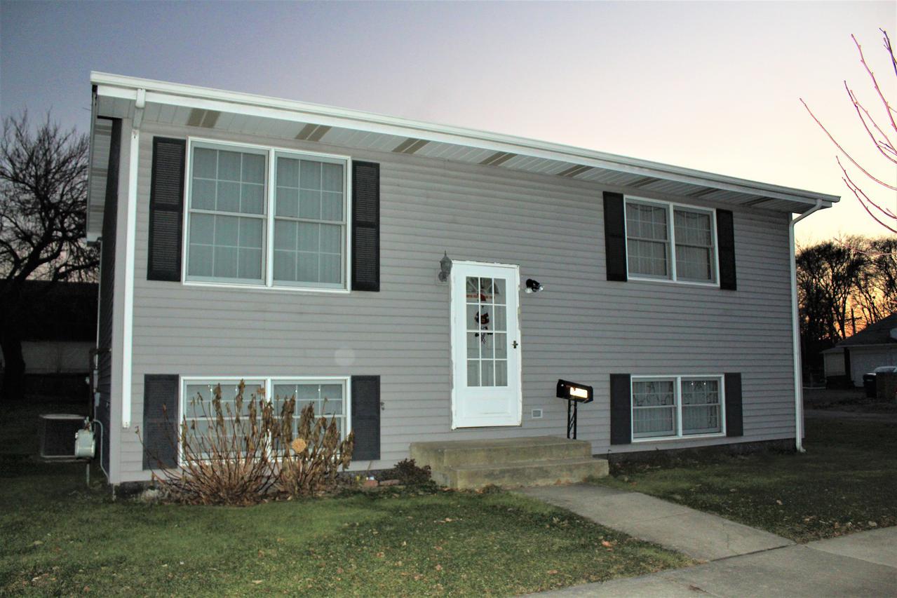 2245 Desplaines St., Blue Island, IL 60406