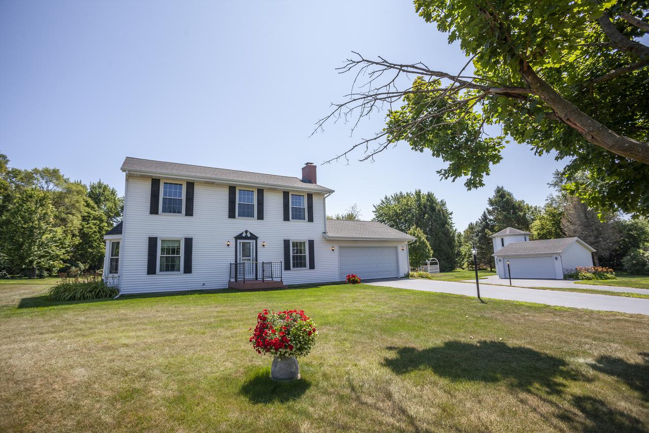 10085 Atwood Rd., Roscoe, IL 61073