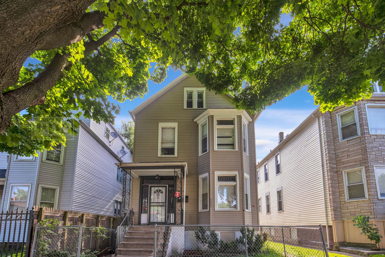 8423 S Muskegon Ave., Chicago, IL 60649