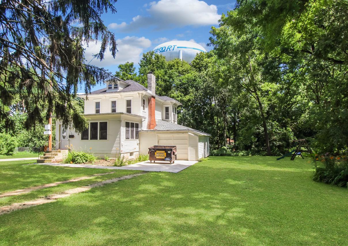 1533 S Carroll Ave., Freeport, IL 61032