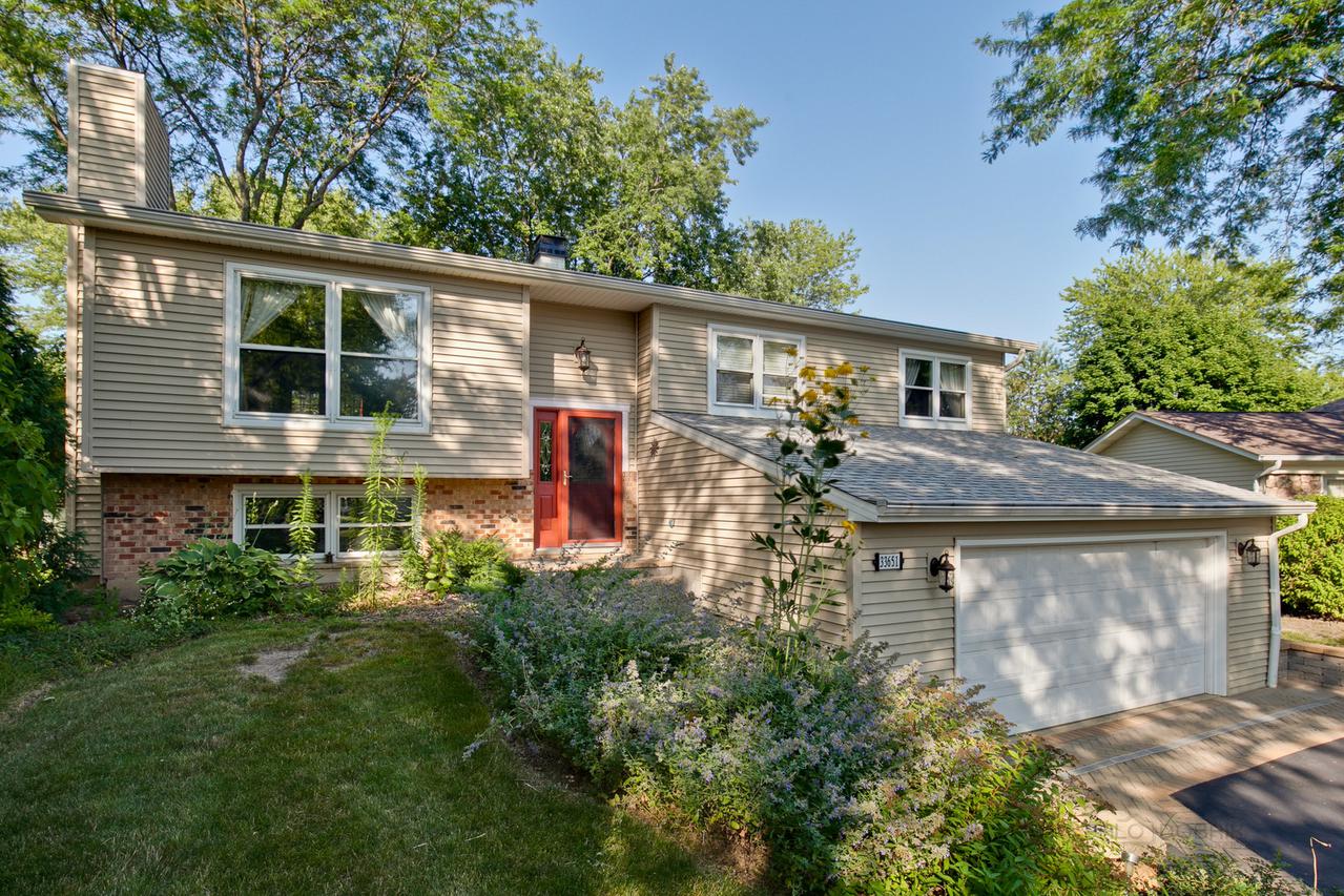 33651 N Winnebago Ct., Grayslake, IL 60030