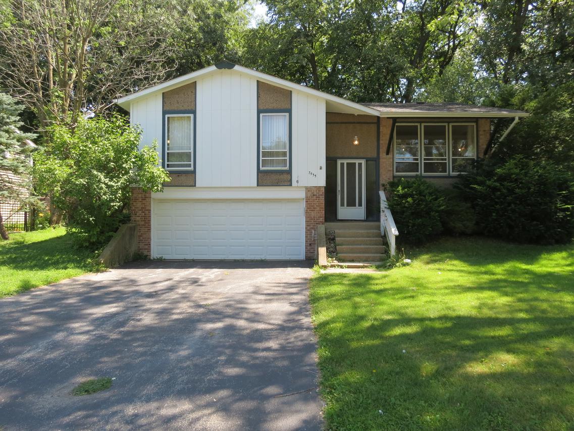 7935 Edgewood Ct., Woodridge, IL 60517
