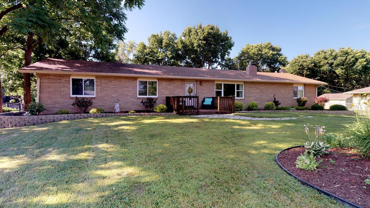 911 Crystal Dr., Machesney Park, IL 61115