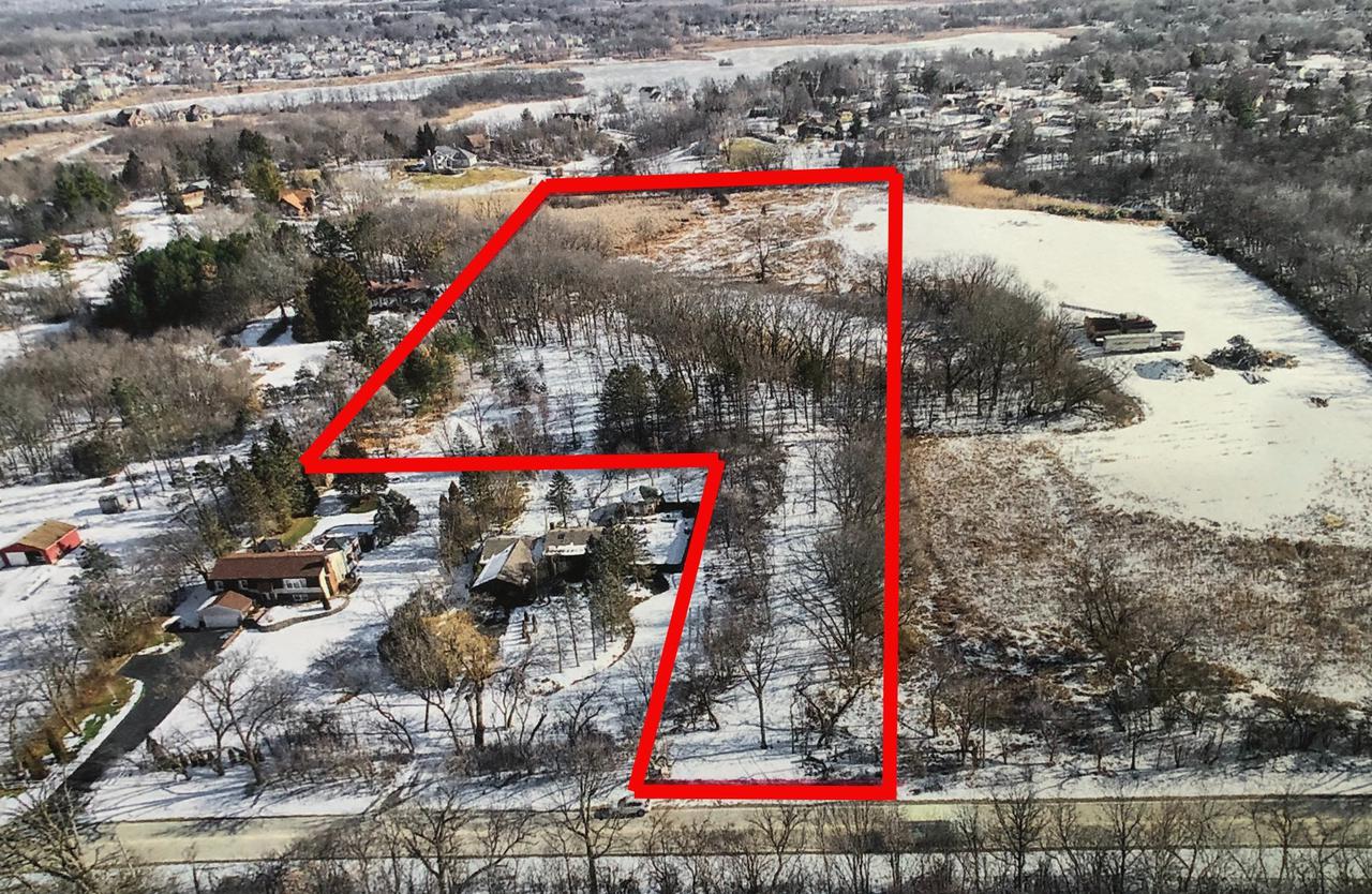 28823 N Garland Rd., Wauconda, IL 60084