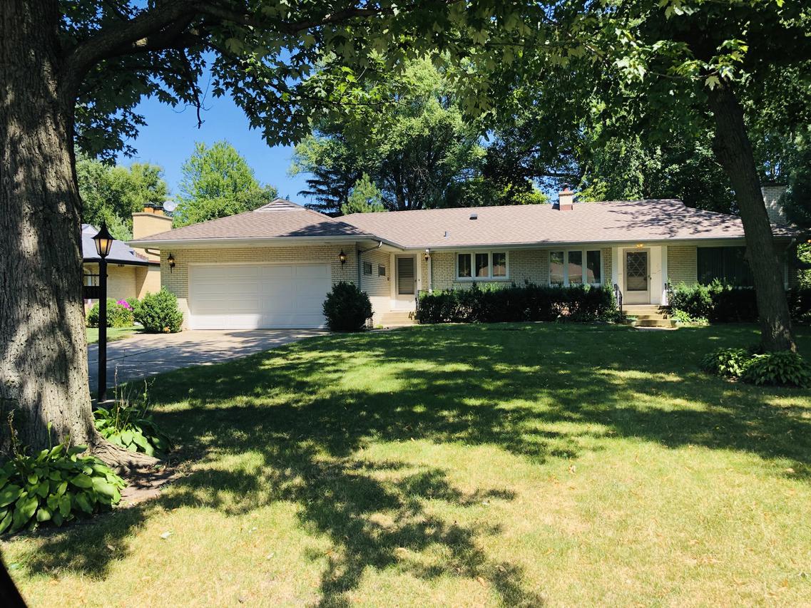 6817 N Lamon Ave., Lincolnwood, IL 60712