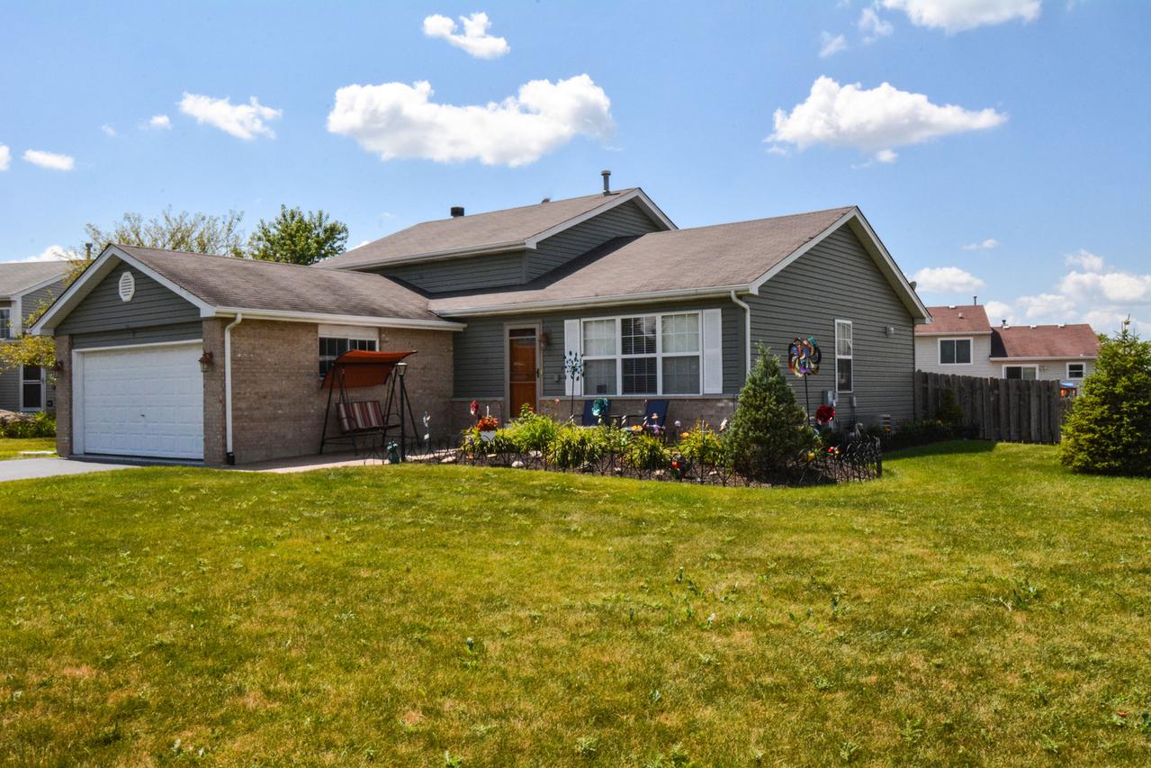 7 Danbury Ct., Lake In The Hills, IL 60156
