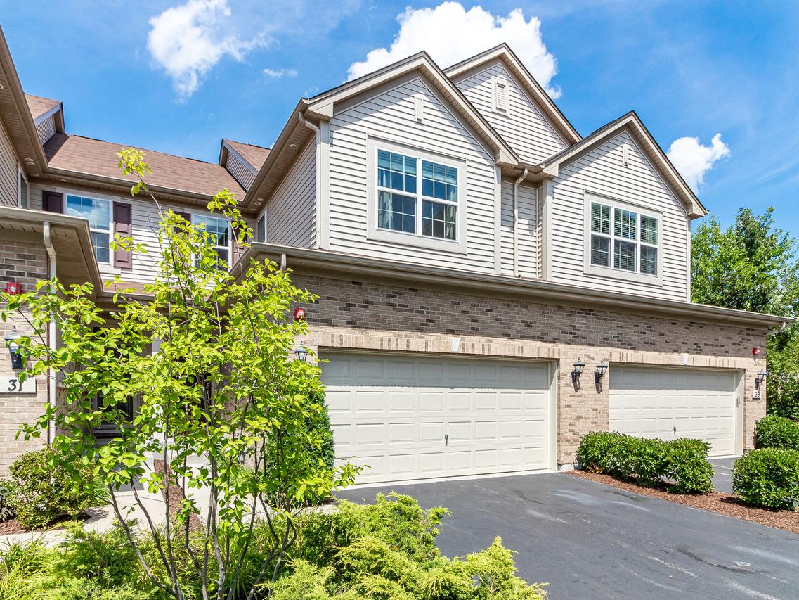 35 Oak Creek Ct., North Aurora, IL 60542