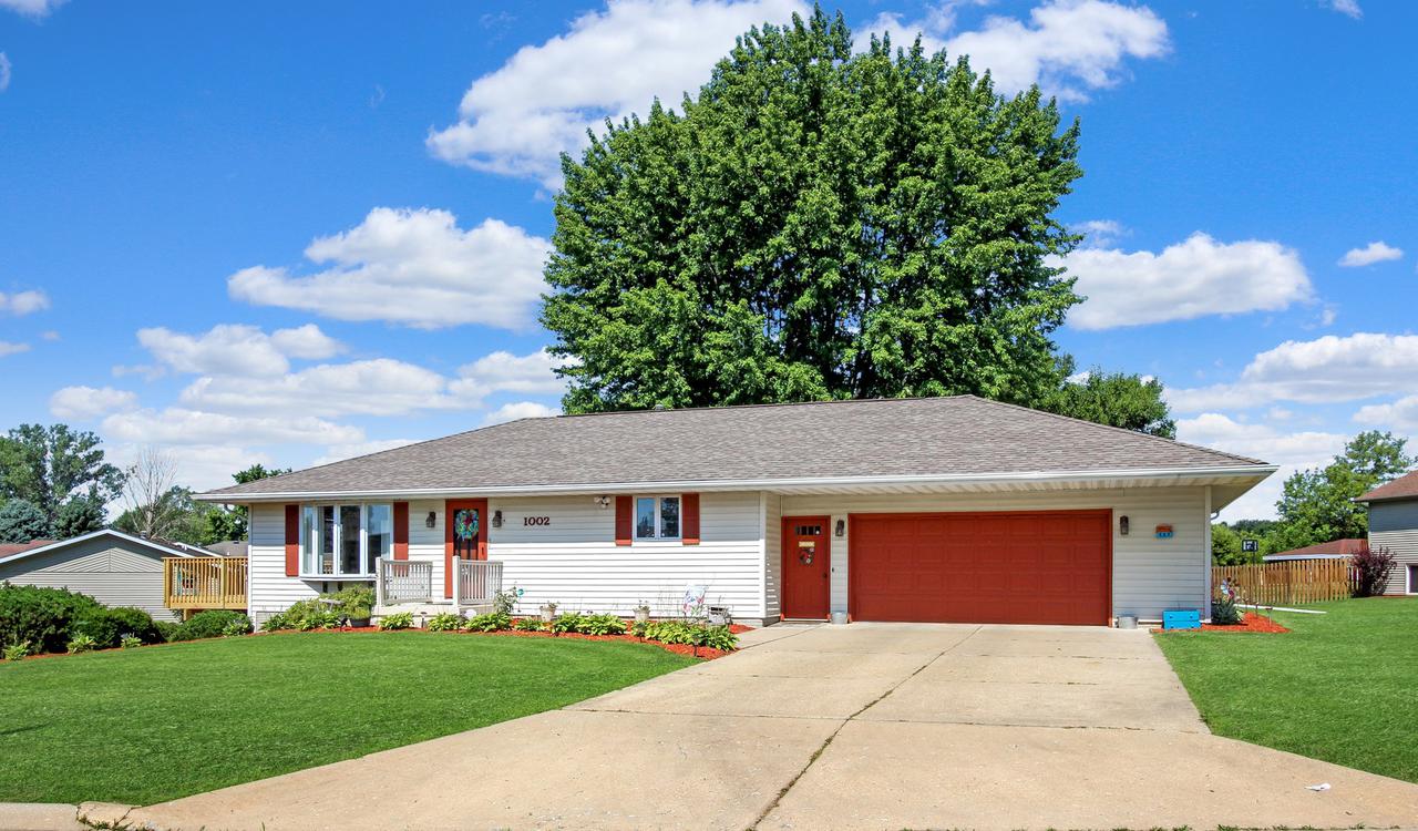 1002 W Meadows Dr., Freeport, IL 61032