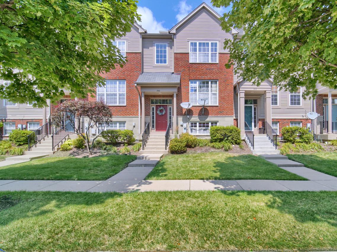246 Station Park Cir., Grayslake, IL 60030