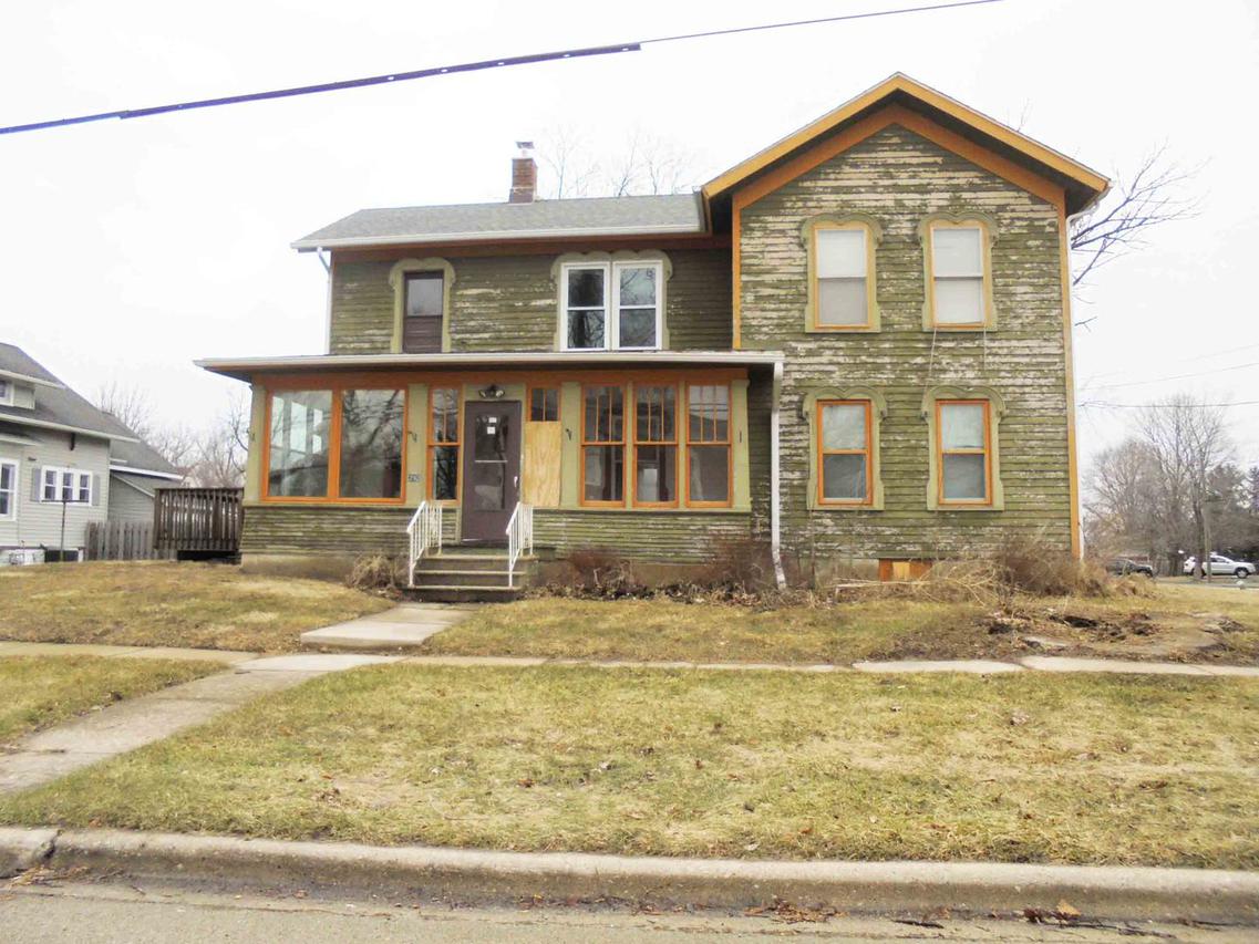 292 E Mckinley Ave., Hinckley, IL 60520