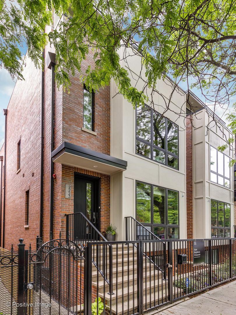 2223 W Lyndale St., Chicago, IL 60647