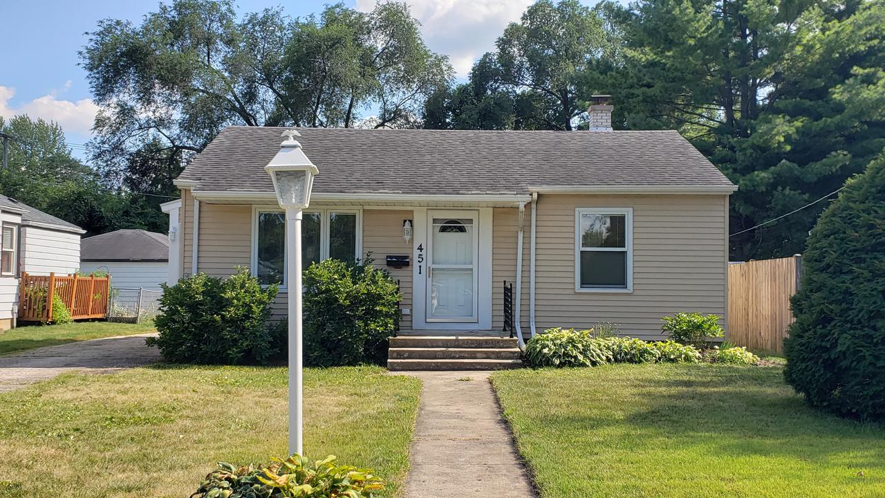 451 Everett Ave., Crystal Lake, IL 60014