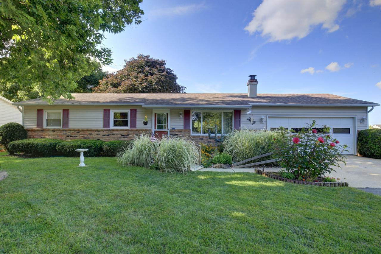 406 E Grand Ave., St. Joseph, IL 61873