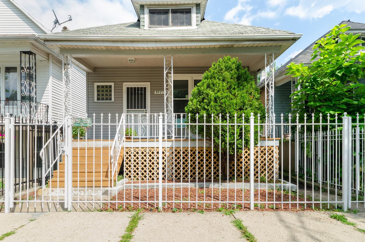 8521 S Exchange Ave., Chicago, IL 60617