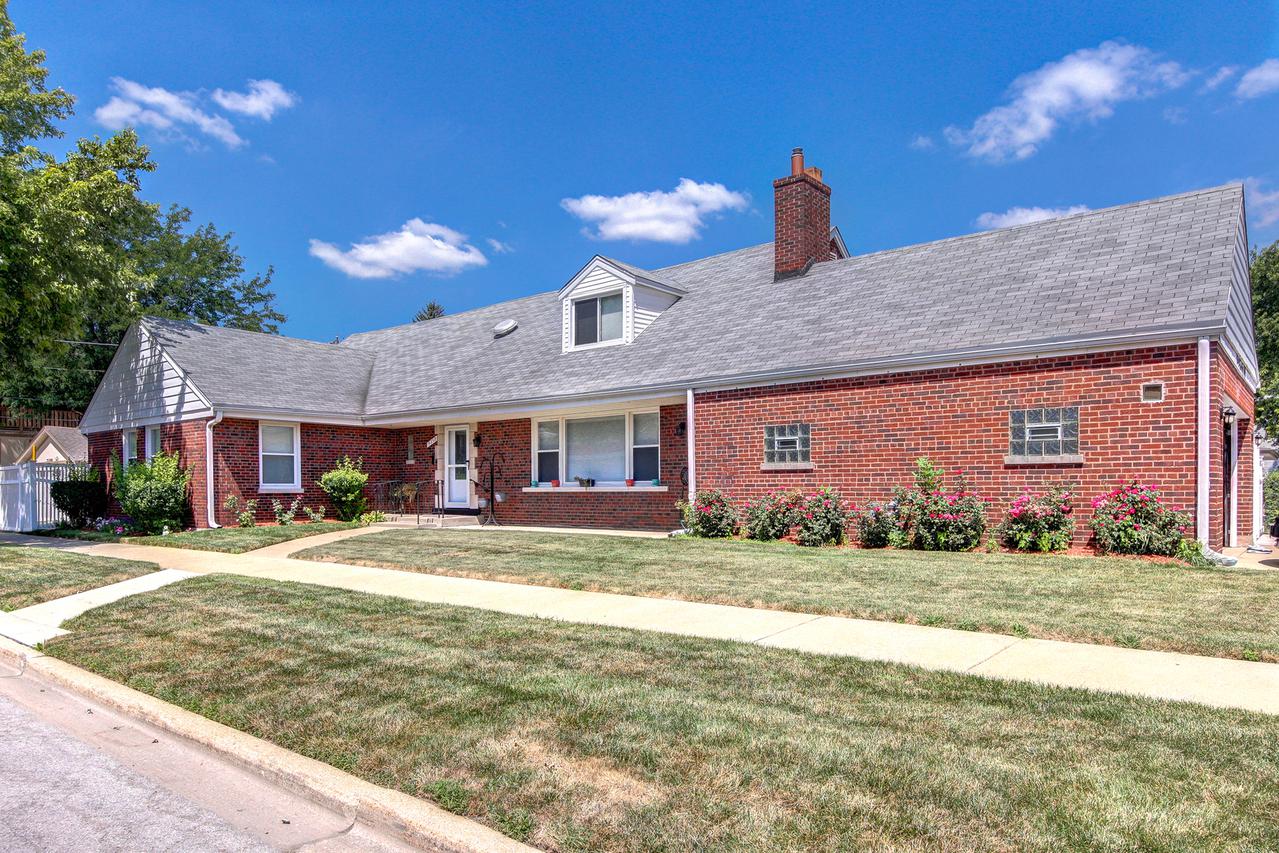 9358 S Sawyer Ave., Evergreen Park, IL 60805