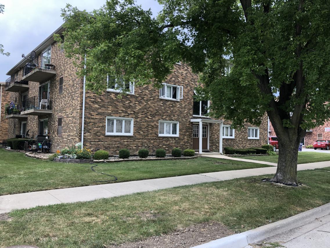 5834 W 77th St. #203, Burbank, IL 60459