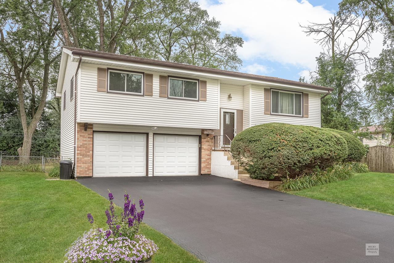 7621 Grant St., Darien, IL 60561