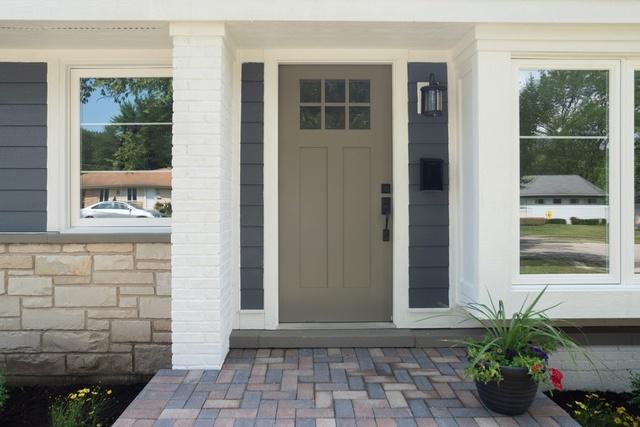 1945 Redwood Ln., Northbrook, IL 60062
