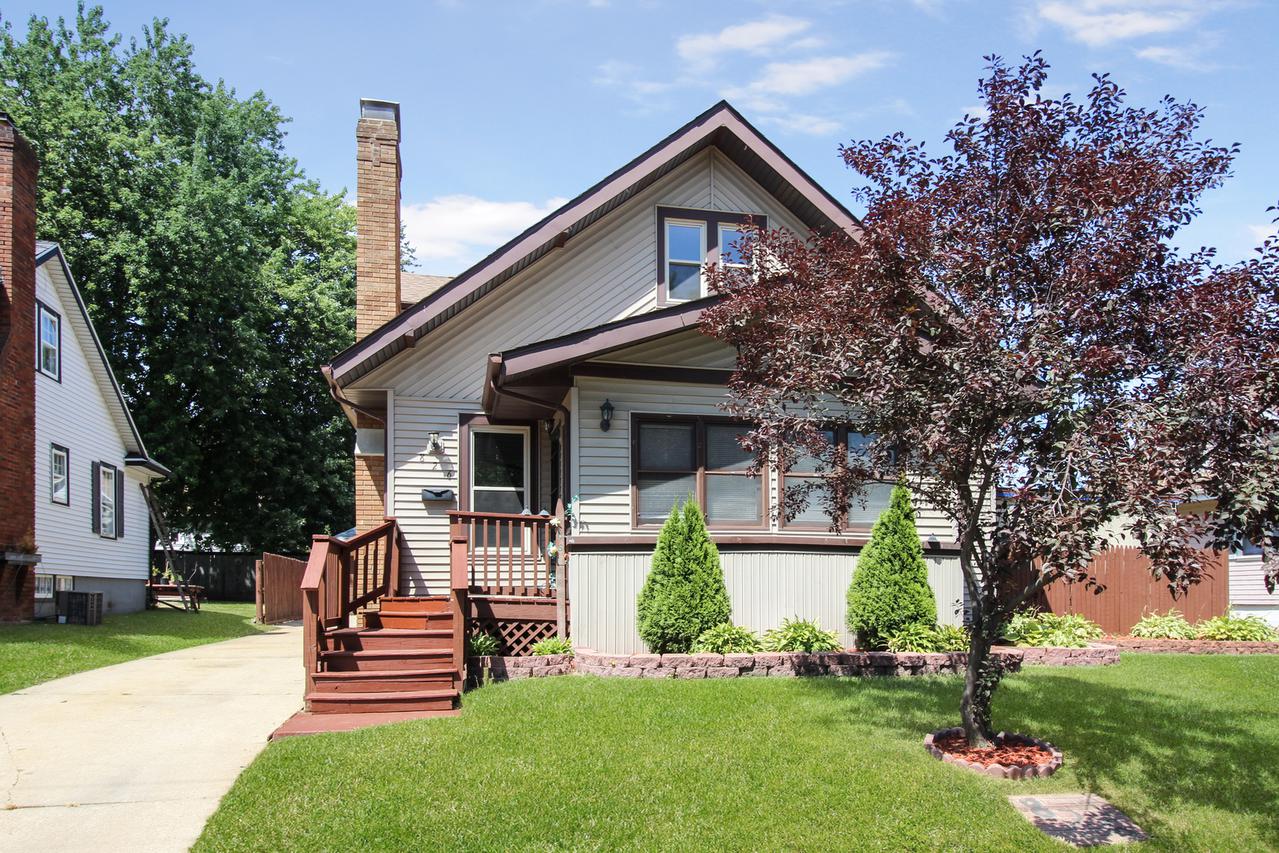 826 W American St., Freeport, IL 61032