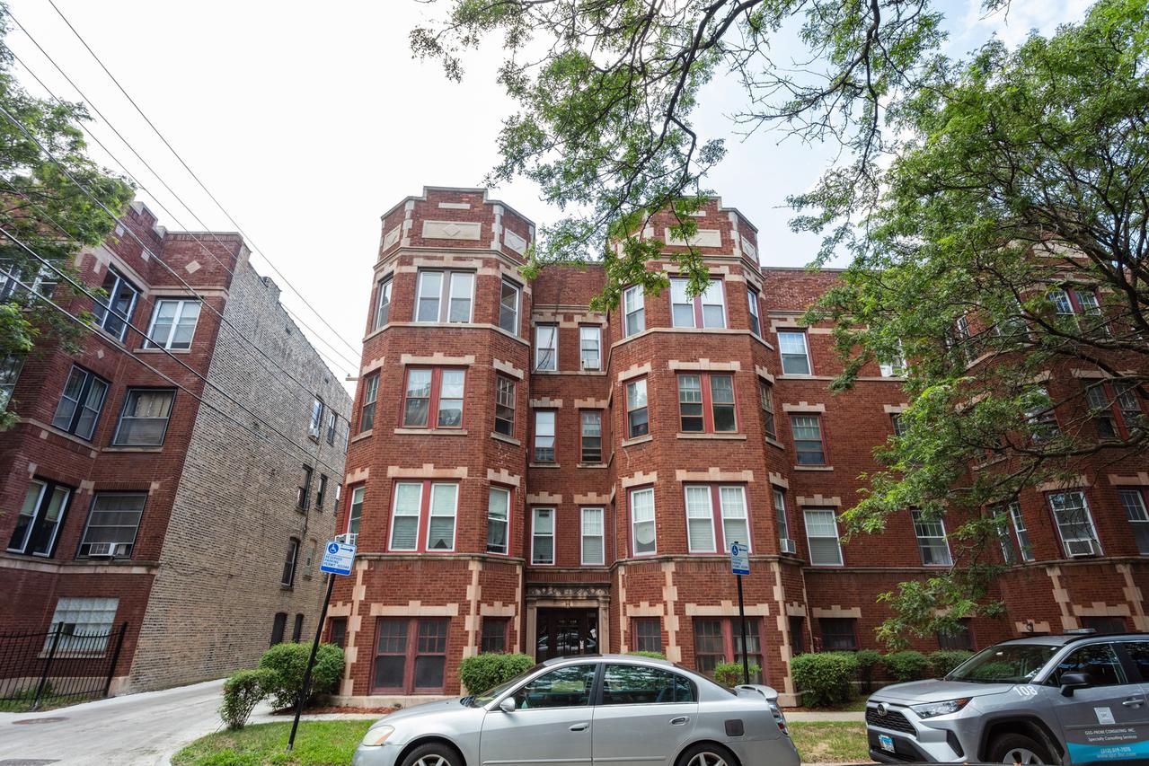 7010 E S Oglesby Ave. #2F, Chicago, IL 60649