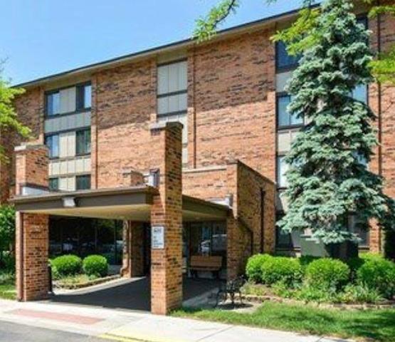 77 Lake Hinsdale Dr. #204, Willowbrook, IL 60527