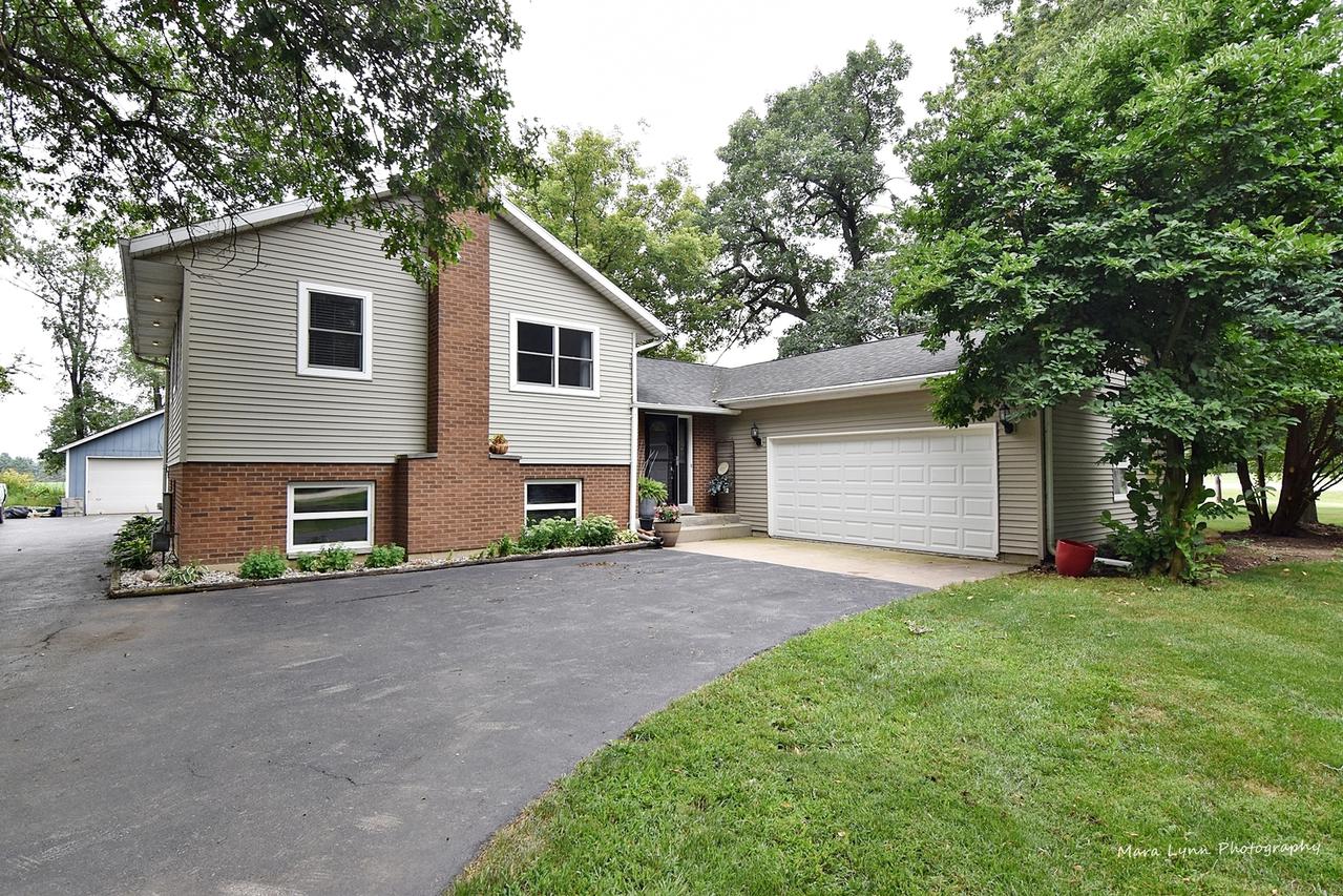 2N323 Landrose Ln., Maple Park, IL 60151