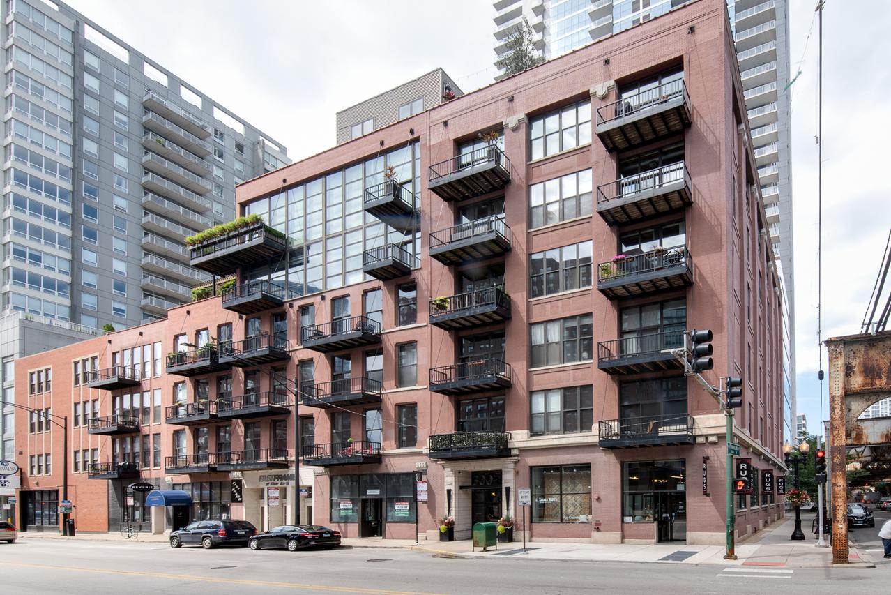 300 W Grand Ave. #504, Chicago, IL 60654