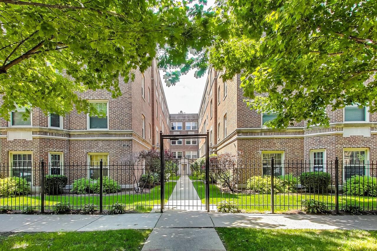 7320 N Honore St. #101, Chicago, IL 60626