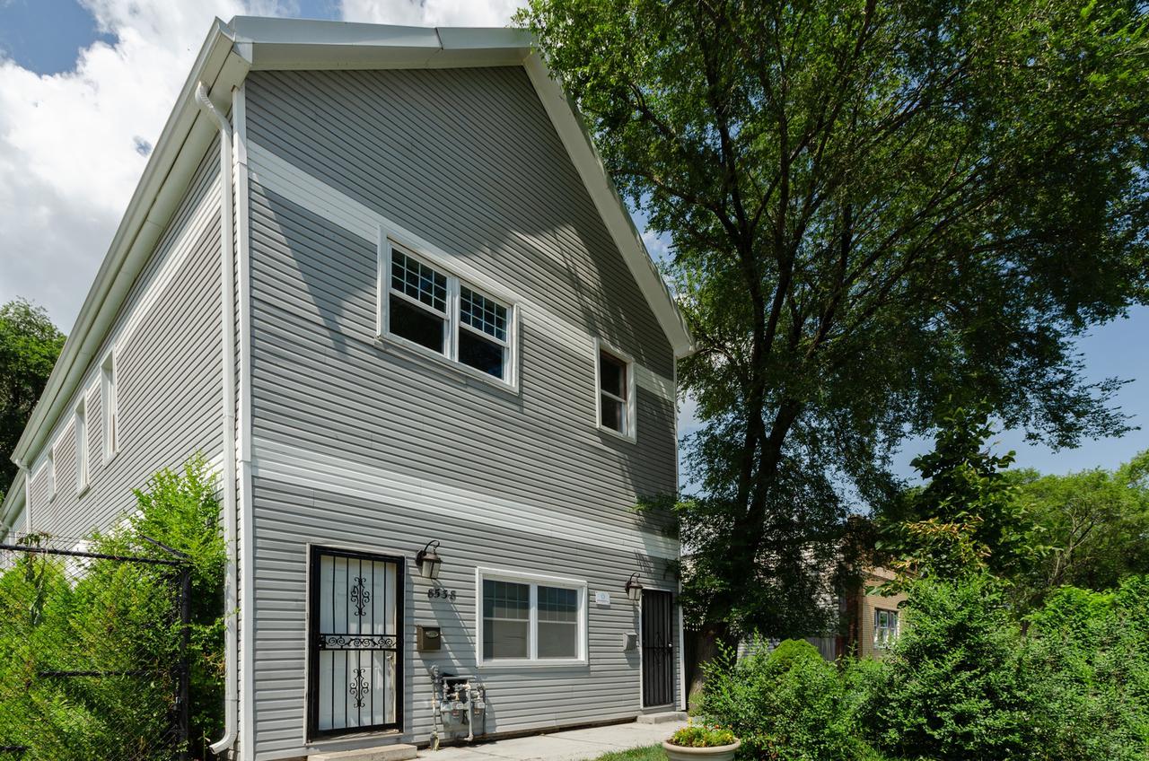 8538 S Greenbay Ave., Chicago, IL 60617