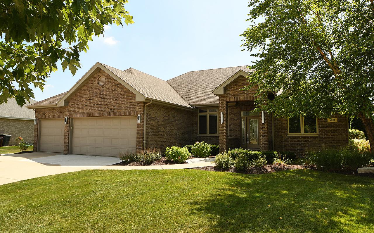 769 Mallard Dr., New Lenox, IL 60451