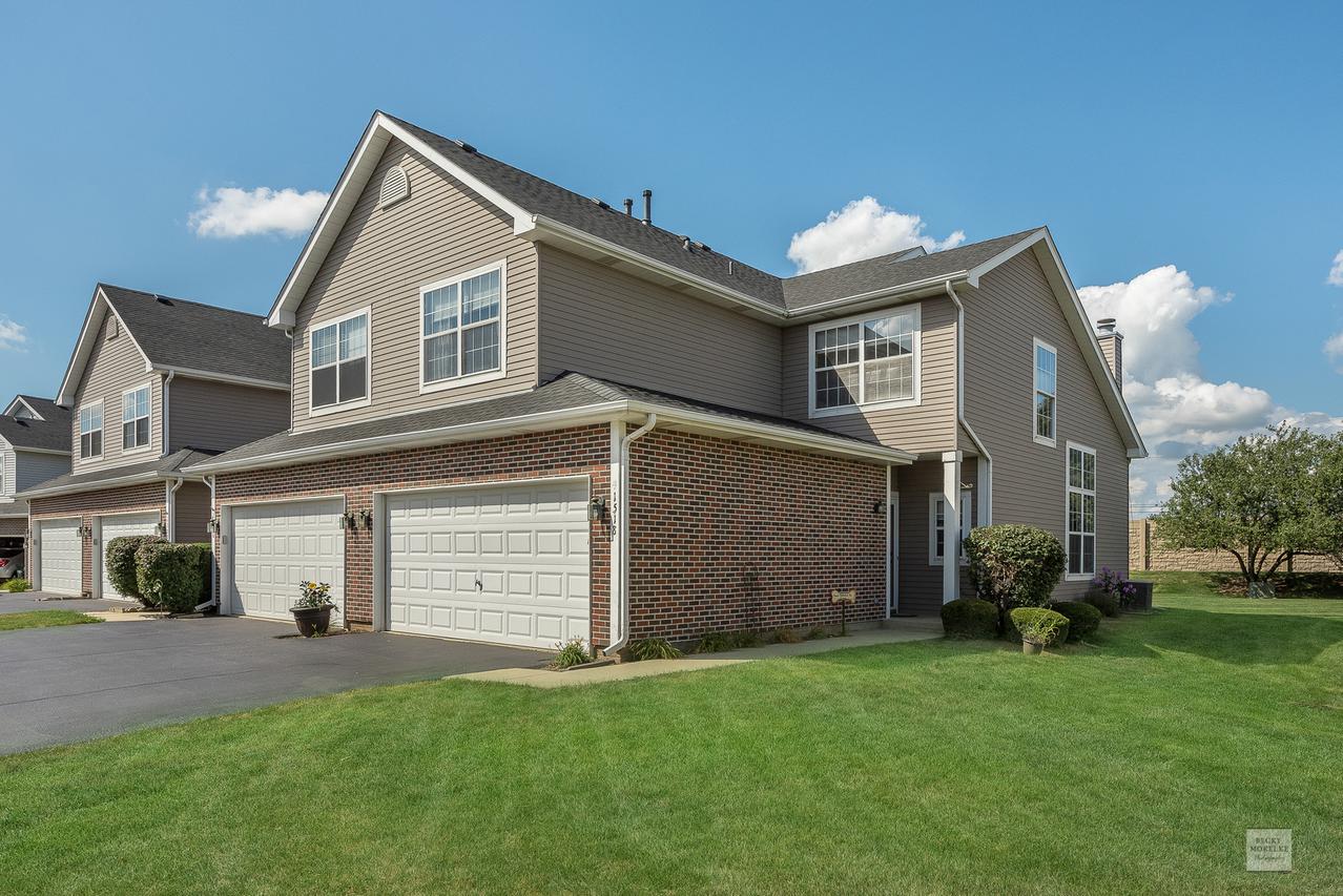 1518 Cottonwood Tr., Yorkville, IL 60560