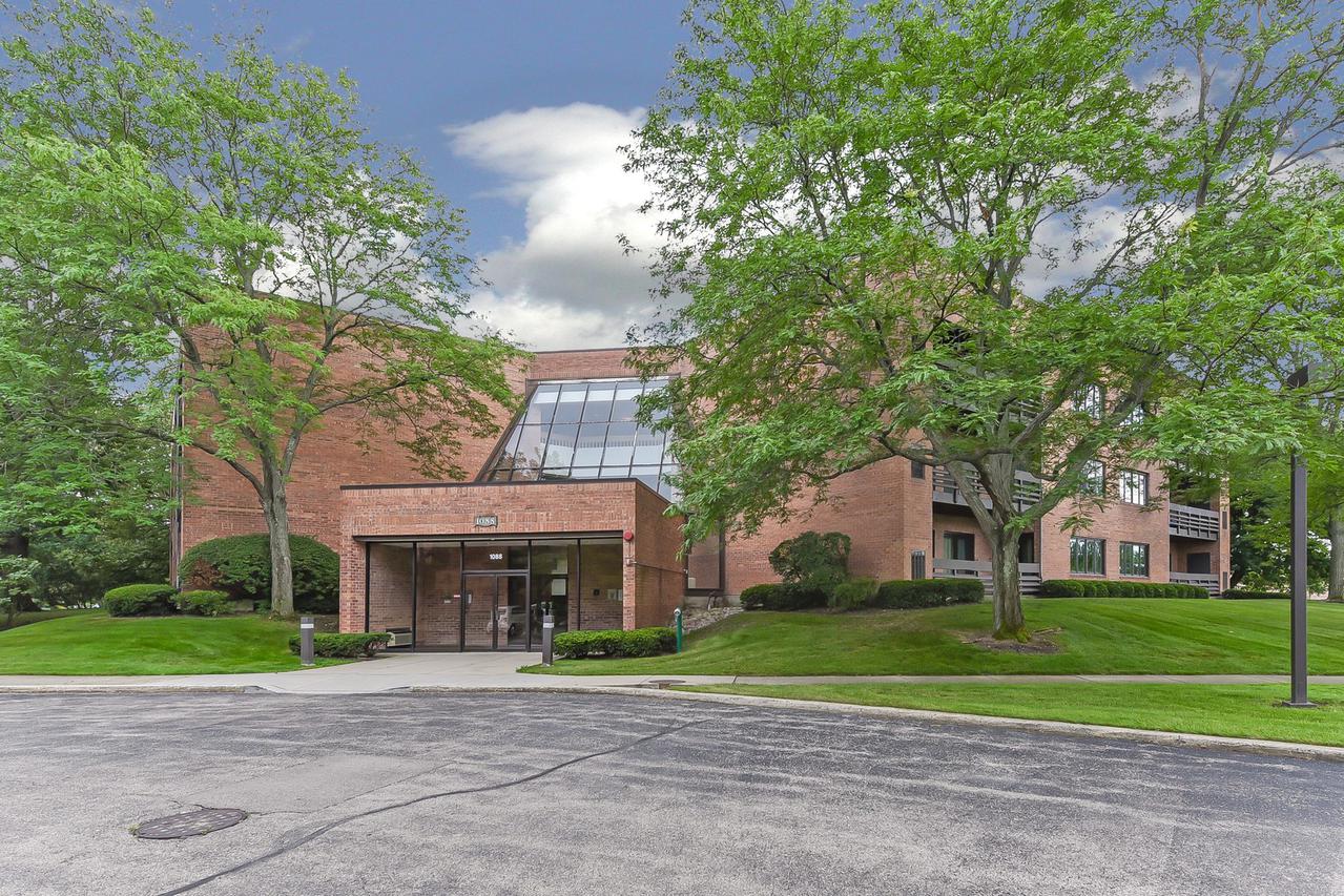 1088 Shermer Rd. #204, Northbrook, IL 60062