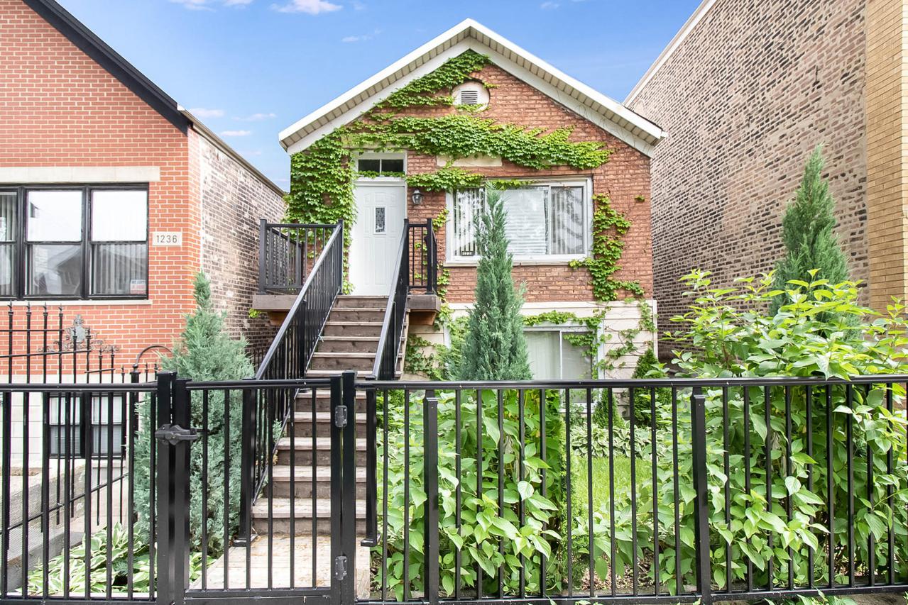 1234 W 32nd Pl., Chicago, IL 60608
