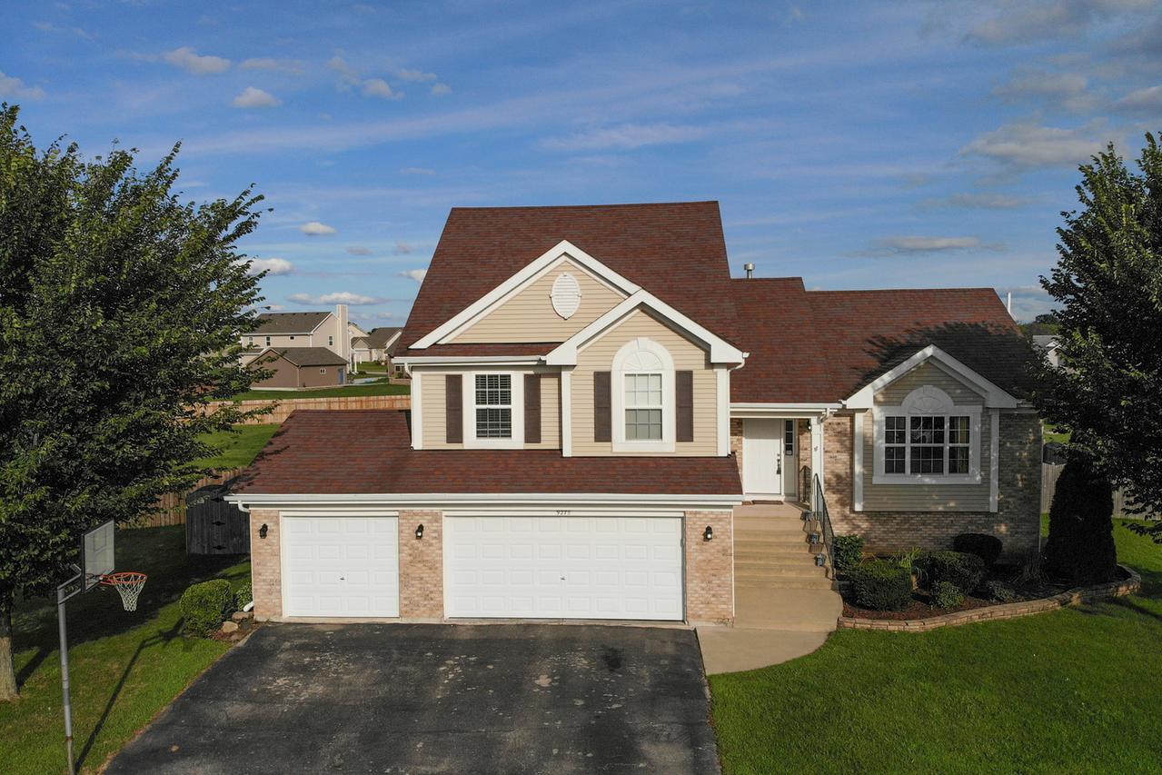9275 Romeldale Ln., Roscoe, IL 61073