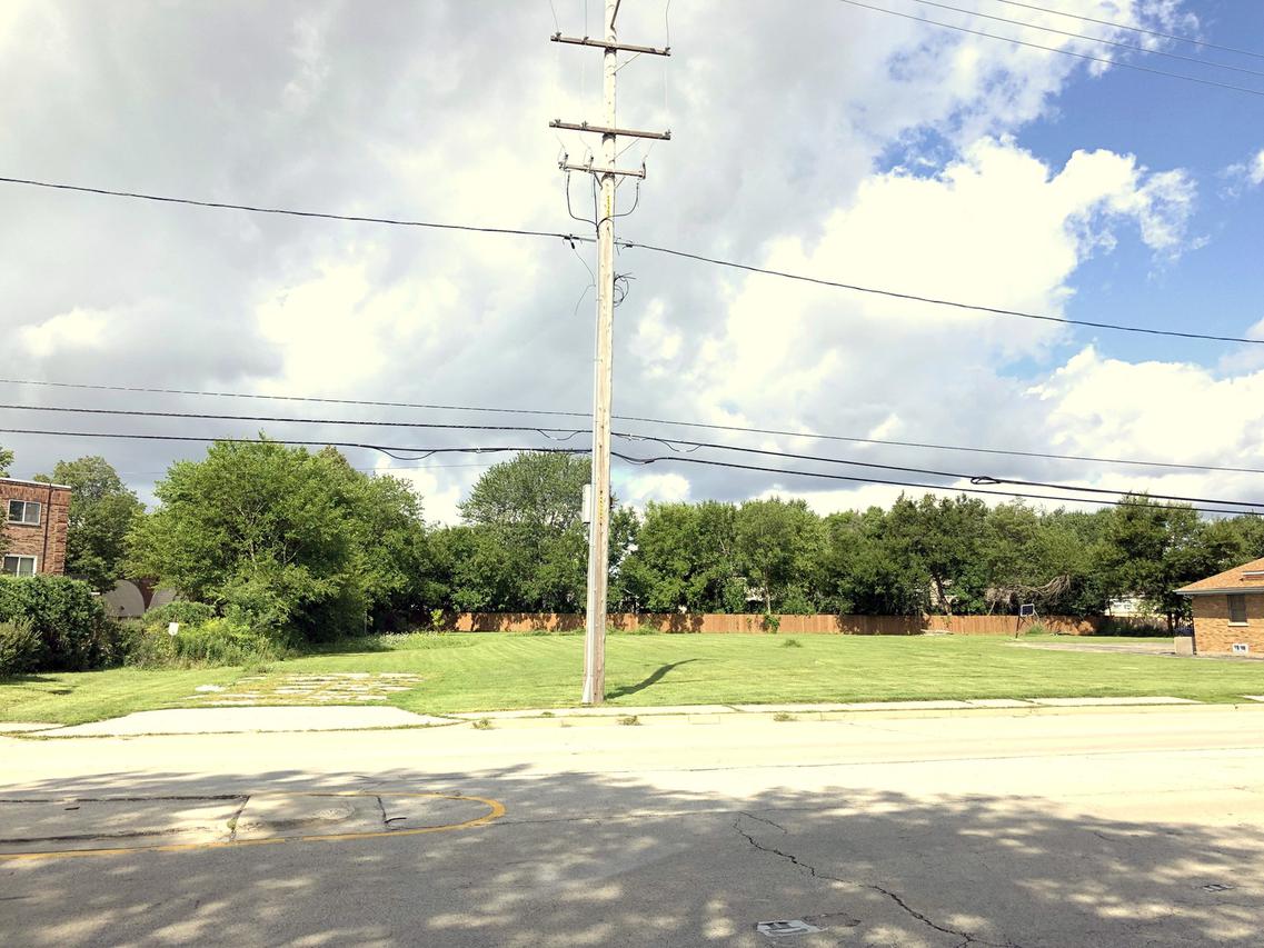 1650 S Arlington Heights Rd., Arlington Heights, IL 60005
