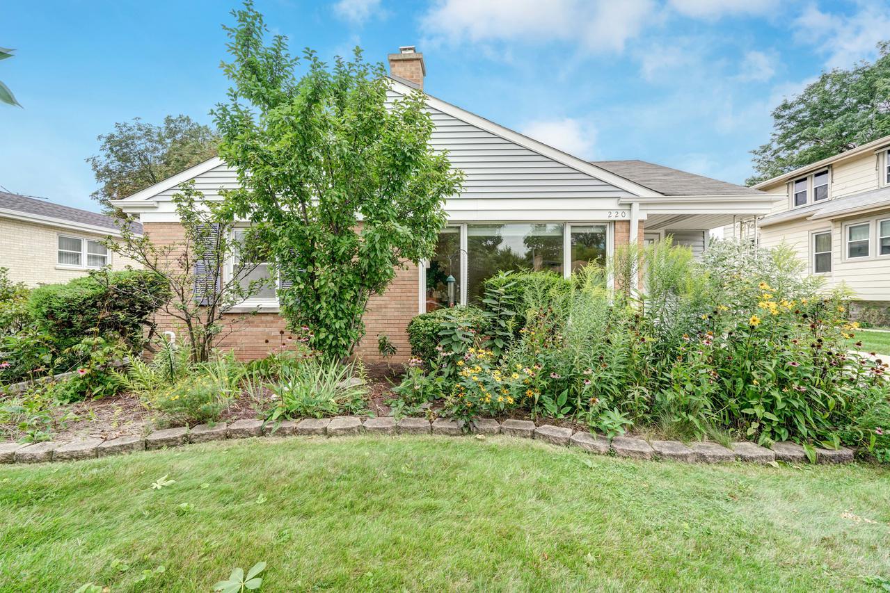 220 S Main St., Mount Prospect, IL 60056